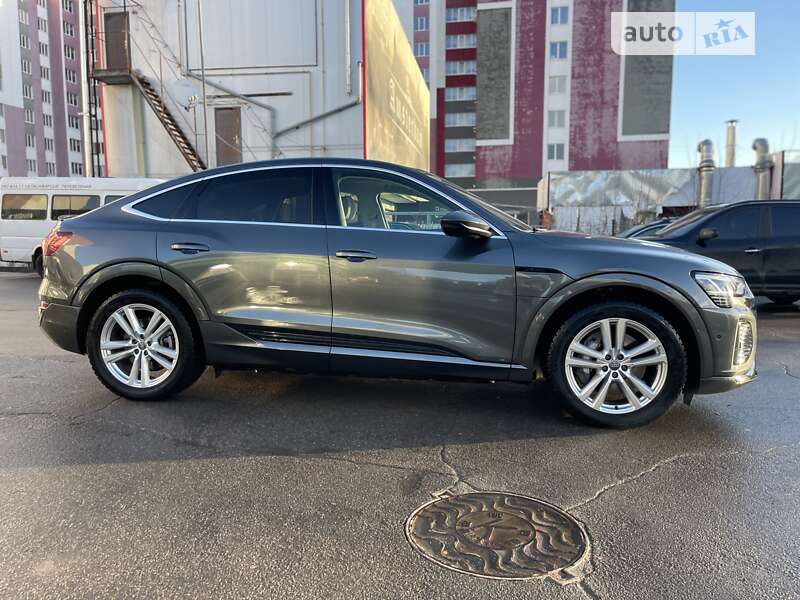 Позашляховик / Кросовер Audi Q8 e-tron 2023 в Хмельницькому