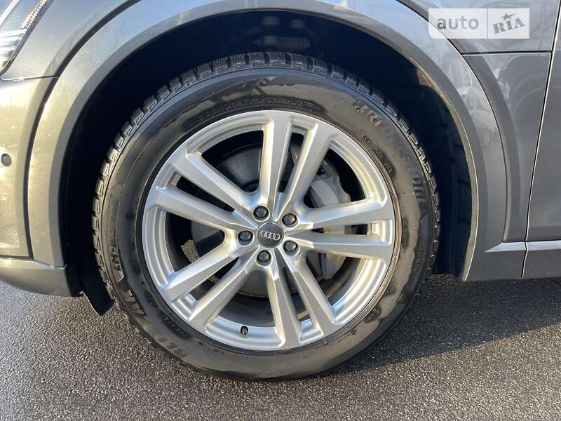 Позашляховик / Кросовер Audi Q8 e-tron 2023 в Хмельницькому