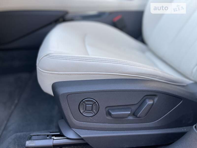 Позашляховик / Кросовер Audi Q8 e-tron 2023 в Хмельницькому