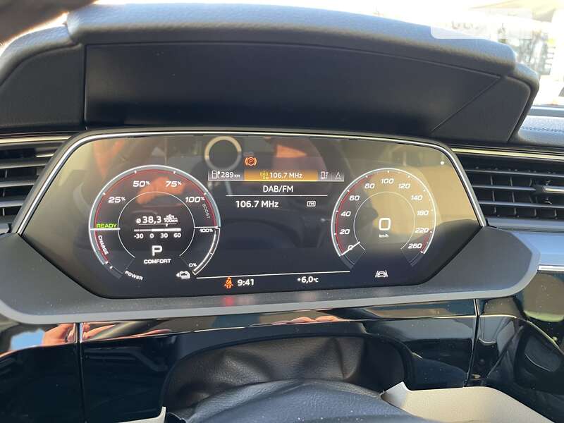 Позашляховик / Кросовер Audi Q8 e-tron 2023 в Хмельницькому