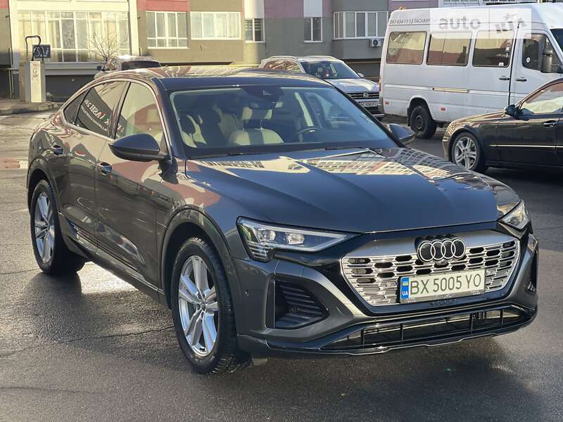 Позашляховик / Кросовер Audi Q8 e-tron 2023 в Хмельницькому