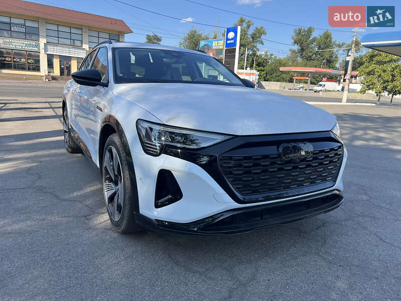 Позашляховик / Кросовер Audi Q8 e-tron 2023 в Дніпрі