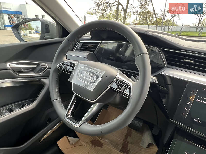 Позашляховик / Кросовер Audi Q8 e-tron 2023 в Дніпрі