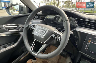 Позашляховик / Кросовер Audi Q8 e-tron 2023 в 