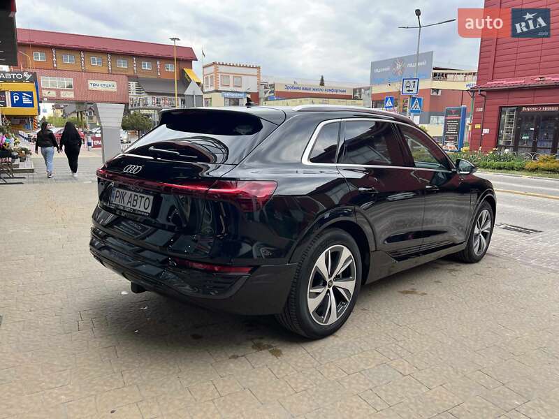 Позашляховик / Кросовер Audi Q8 e-tron 2023 в Львові