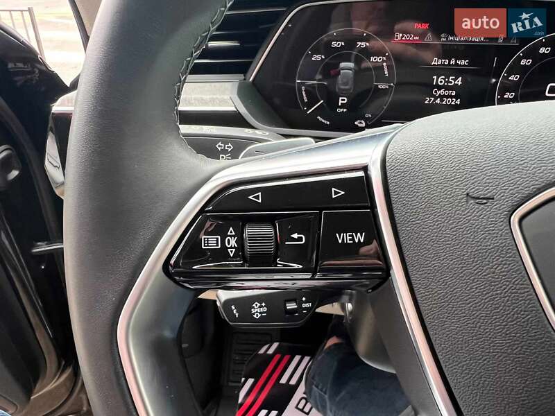 Позашляховик / Кросовер Audi Q8 e-tron 2023 в Львові