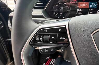 Позашляховик / Кросовер Audi Q8 e-tron 2023 в 