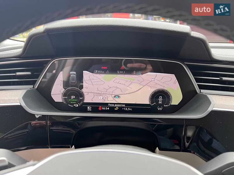 Позашляховик / Кросовер Audi Q8 e-tron 2023 в Львові