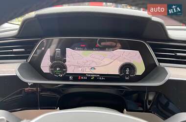 Позашляховик / Кросовер Audi Q8 e-tron 2023 в 