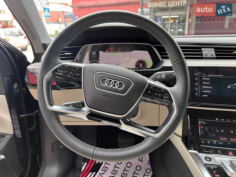 Позашляховик / Кросовер Audi Q8 e-tron 2023 в Львові