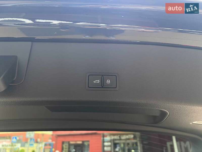 Позашляховик / Кросовер Audi Q8 e-tron 2023 в Львові