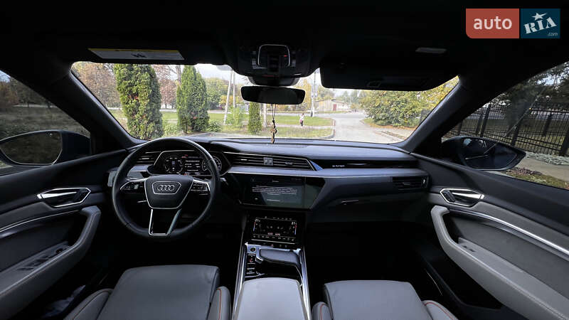 Внедорожник / Кроссовер Audi Q8 e-tron 2023 в Киеве