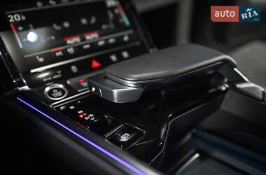 Внедорожник / Кроссовер Audi Q8 e-tron 2023 в 