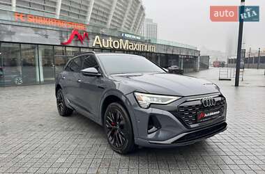 Позашляховик / Кросовер Audi Q8 e-tron 2023 в 