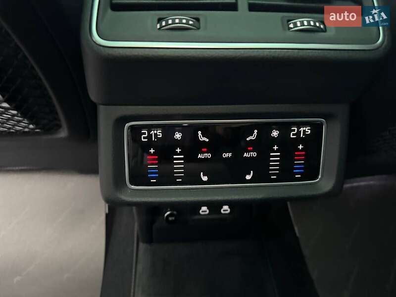 Позашляховик / Кросовер Audi Q8 e-tron 2023 в Києві