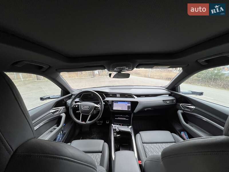 Позашляховик / Кросовер Audi Q8 e-tron 2023 в Вінниці