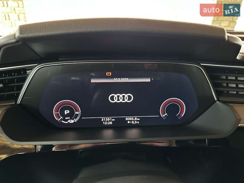 Позашляховик / Кросовер Audi Q8 e-tron 2023 в Хмельницькому