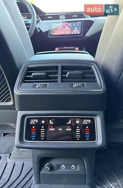 Внедорожник / Кроссовер Audi Q8 e-tron 2023 в 