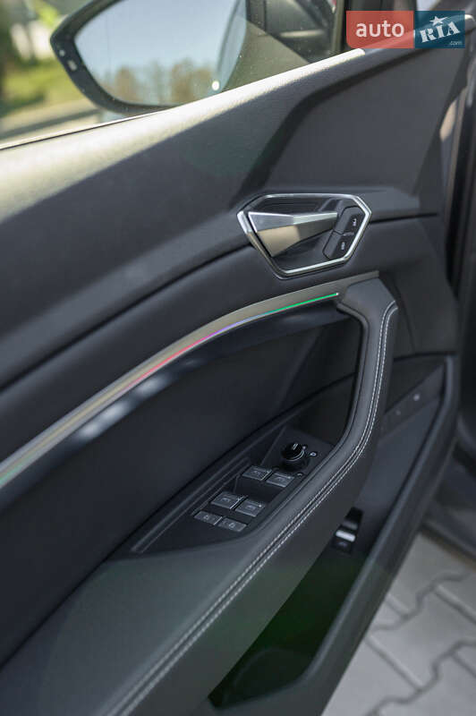 Внедорожник / Кроссовер Audi Q8 e-tron 2023 в Львове