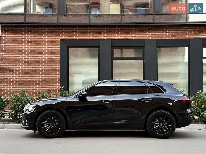 Внедорожник / Кроссовер Audi Q8 e-tron 2023 в Львове