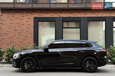 Внедорожник / Кроссовер Audi Q8 e-tron 2023 в 