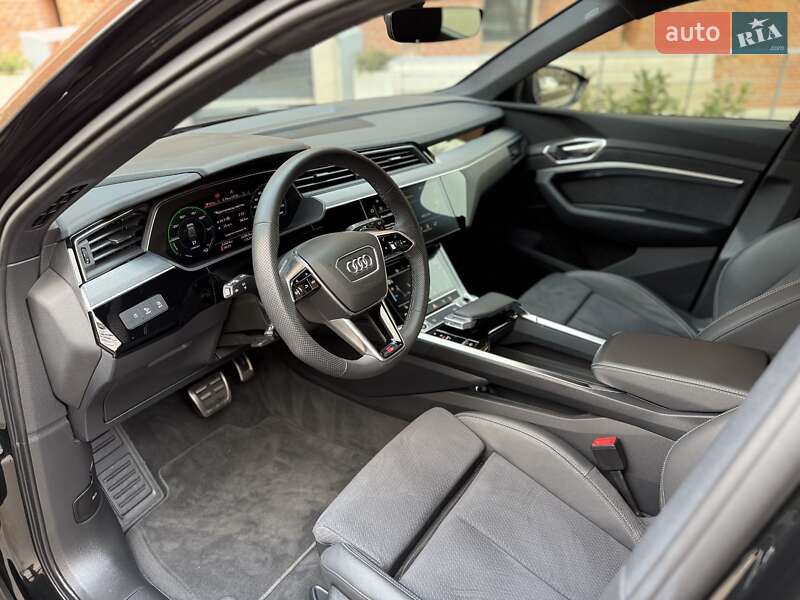 Внедорожник / Кроссовер Audi Q8 e-tron 2023 в Львове
