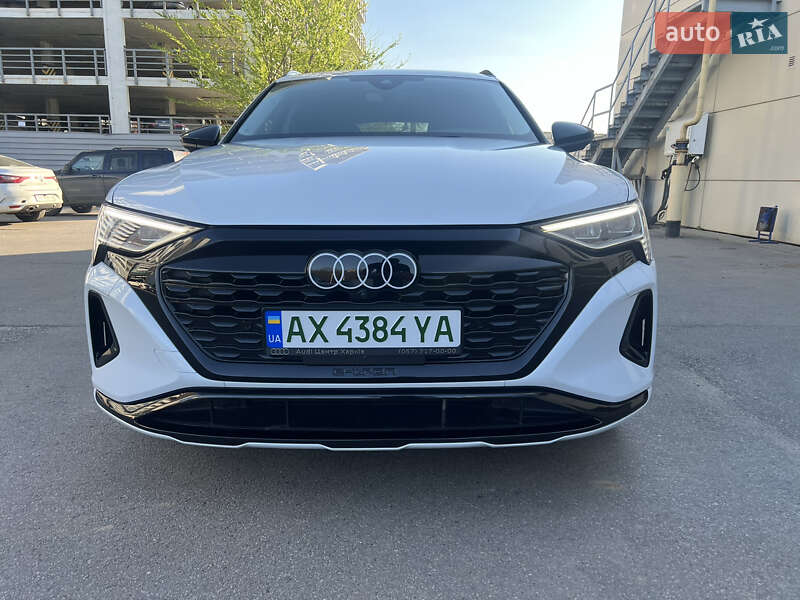 Позашляховик / Кросовер Audi Q8 e-tron 2023 в Харкові