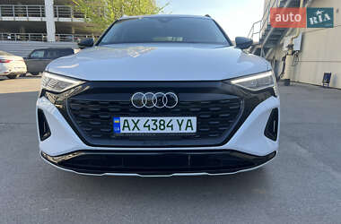 Позашляховик / Кросовер Audi Q8 e-tron 2023 в 