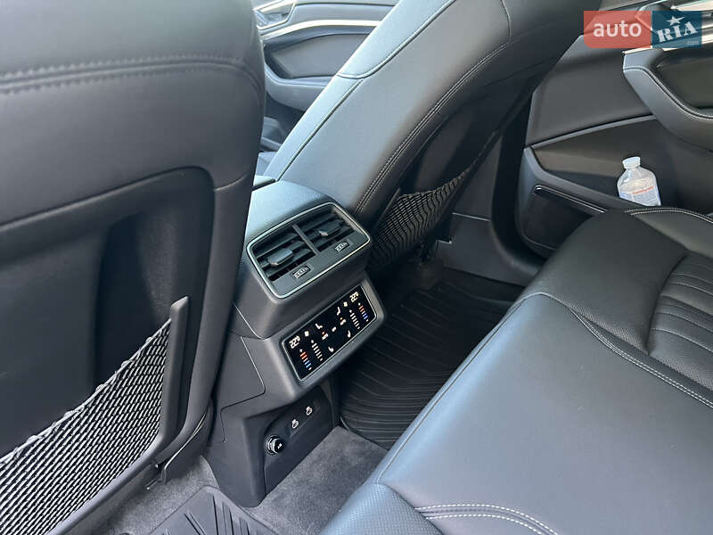 Позашляховик / Кросовер Audi Q8 e-tron 2023 в Харкові