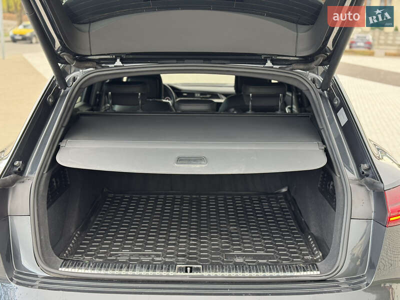 Позашляховик / Кросовер Audi Q8 e-tron 2023 в Львові