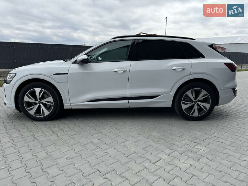 Позашляховик / Кросовер Audi Q8 e-tron 2023 в Івано-Франківську