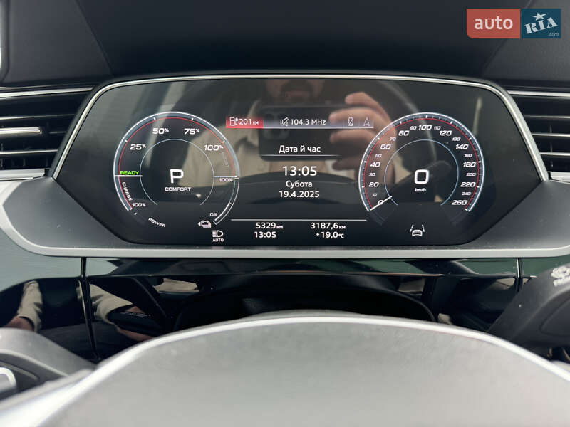 Позашляховик / Кросовер Audi Q8 e-tron 2023 в Івано-Франківську