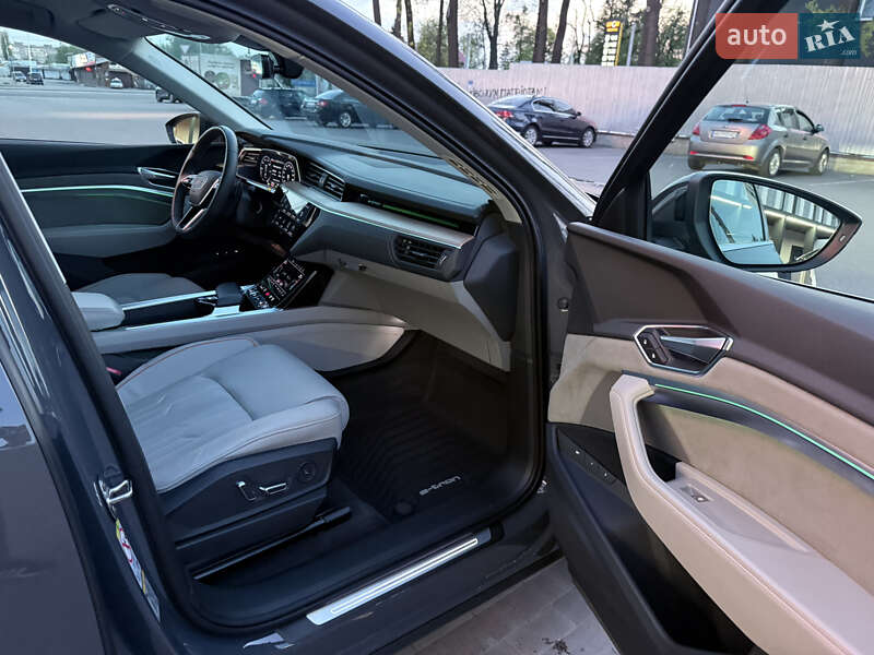 Внедорожник / Кроссовер Audi Q8 e-tron 2023 в Виннице