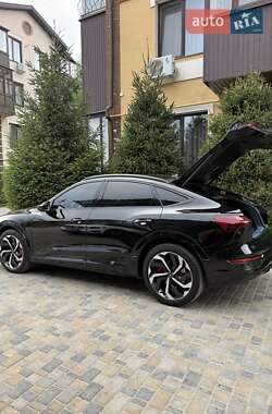 Внедорожник / Кроссовер Audi Q8 e-tron 2023 в 