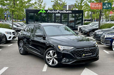 Позашляховик / Кросовер Audi Q8 e-tron 2023 в 