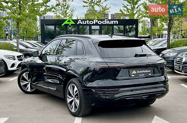 Позашляховик / Кросовер Audi Q8 e-tron 2023 в 