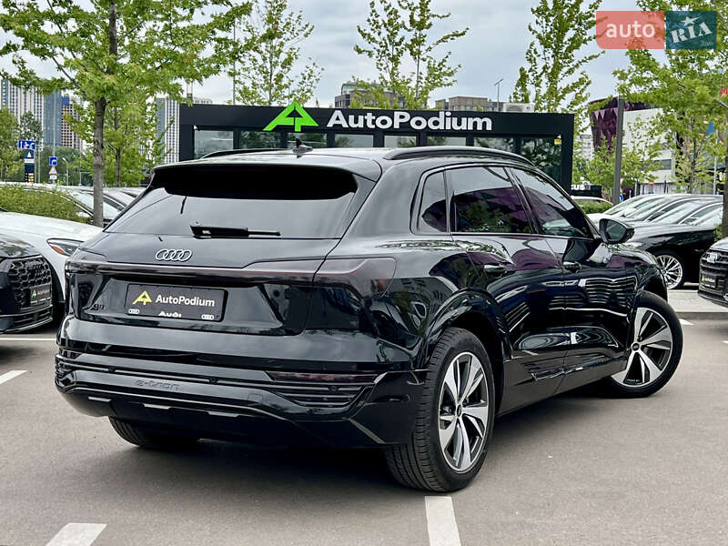 Позашляховик / Кросовер Audi Q8 e-tron 2023 в Києві
