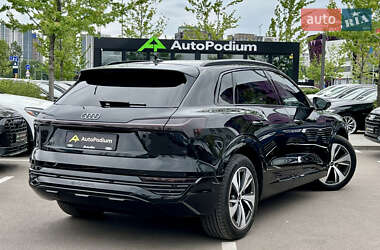 Позашляховик / Кросовер Audi Q8 e-tron 2023 в 