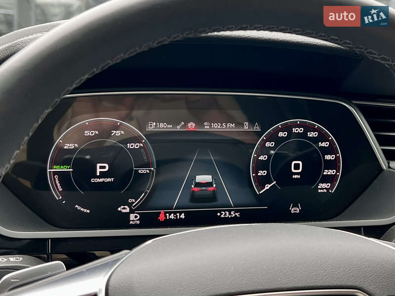 Позашляховик / Кросовер Audi Q8 e-tron 2023 в Києві