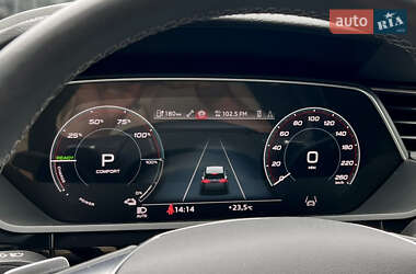 Позашляховик / Кросовер Audi Q8 e-tron 2023 в 