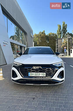 Внедорожник / Кроссовер Audi Q8 e-tron 2023 в 