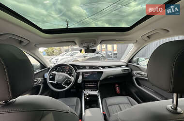 Внедорожник / Кроссовер Audi Q8 e-tron 2023 в 