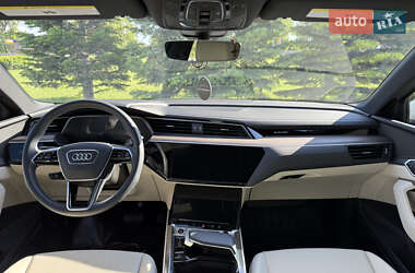 Внедорожник / Кроссовер Audi Q8 e-tron 2023 в 