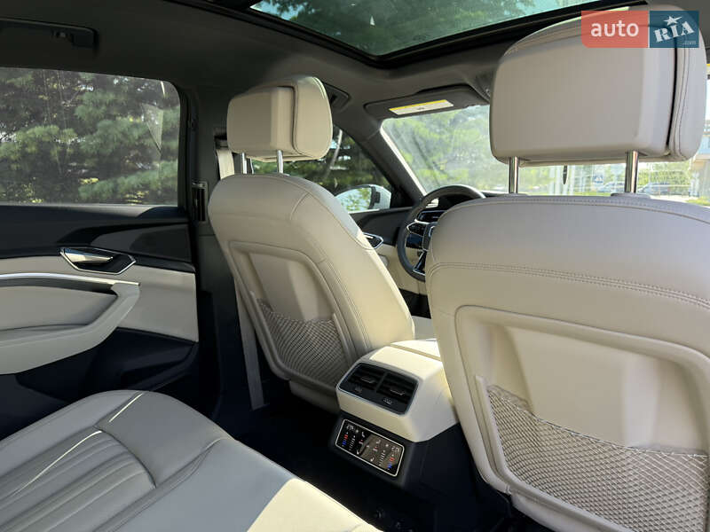 Внедорожник / Кроссовер Audi Q8 e-tron 2023 в Одессе