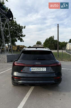 Внедорожник / Кроссовер Audi Q8 e-tron 2023 в 
