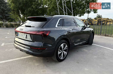 Внедорожник / Кроссовер Audi Q8 e-tron 2023 в 