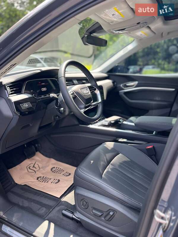 Внедорожник / Кроссовер Audi Q8 e-tron 2024 в Львове