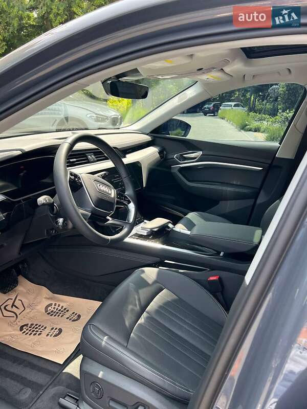 Внедорожник / Кроссовер Audi Q8 e-tron 2024 в Львове