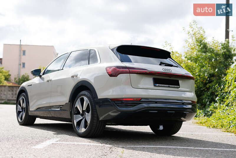 Внедорожник / Кроссовер Audi Q8 e-tron 2024 в Киеве