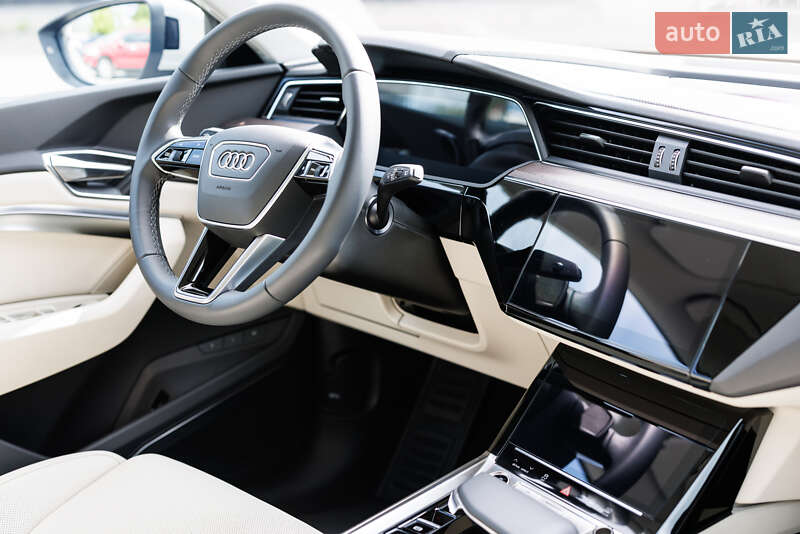 Внедорожник / Кроссовер Audi Q8 e-tron 2024 в Киеве